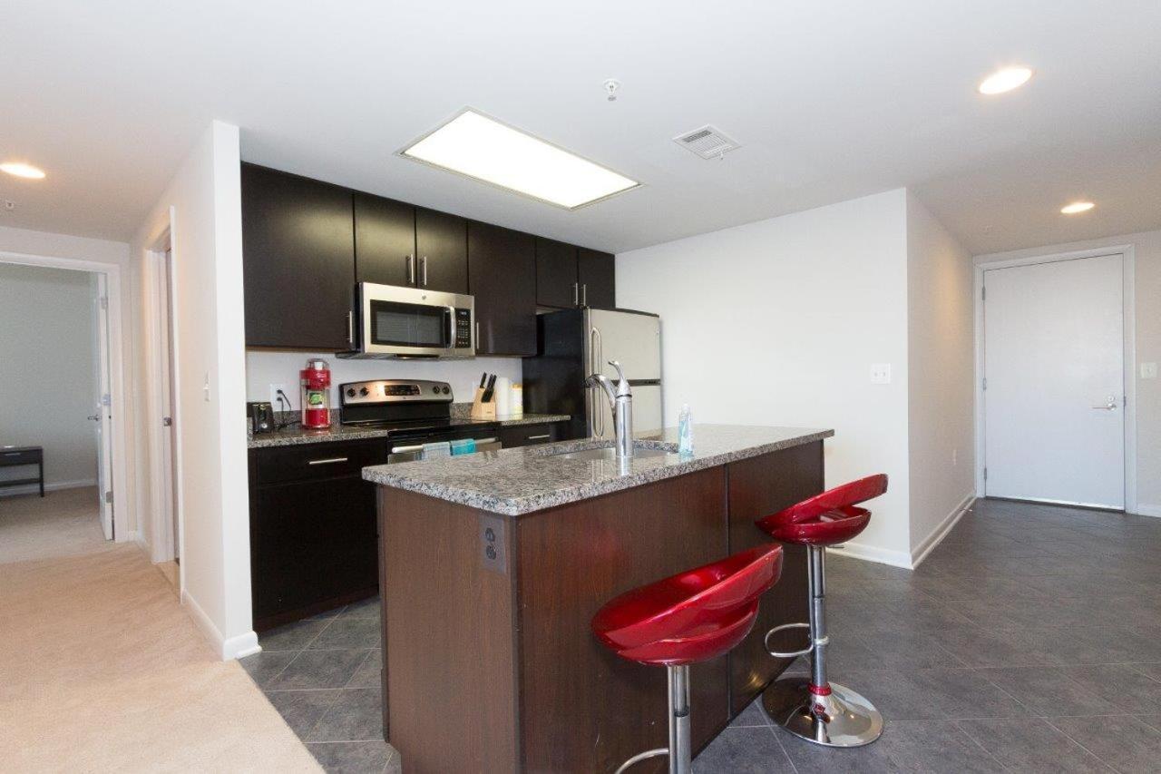 Pentagon Luxe Apartments Arlington Exteriör bild