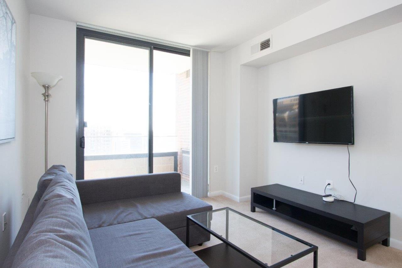 Pentagon Luxe Apartments Arlington Exteriör bild
