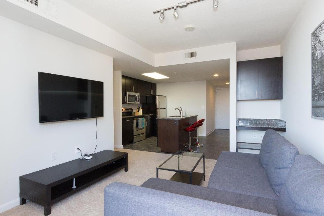 Pentagon Luxe Apartments Arlington Exteriör bild