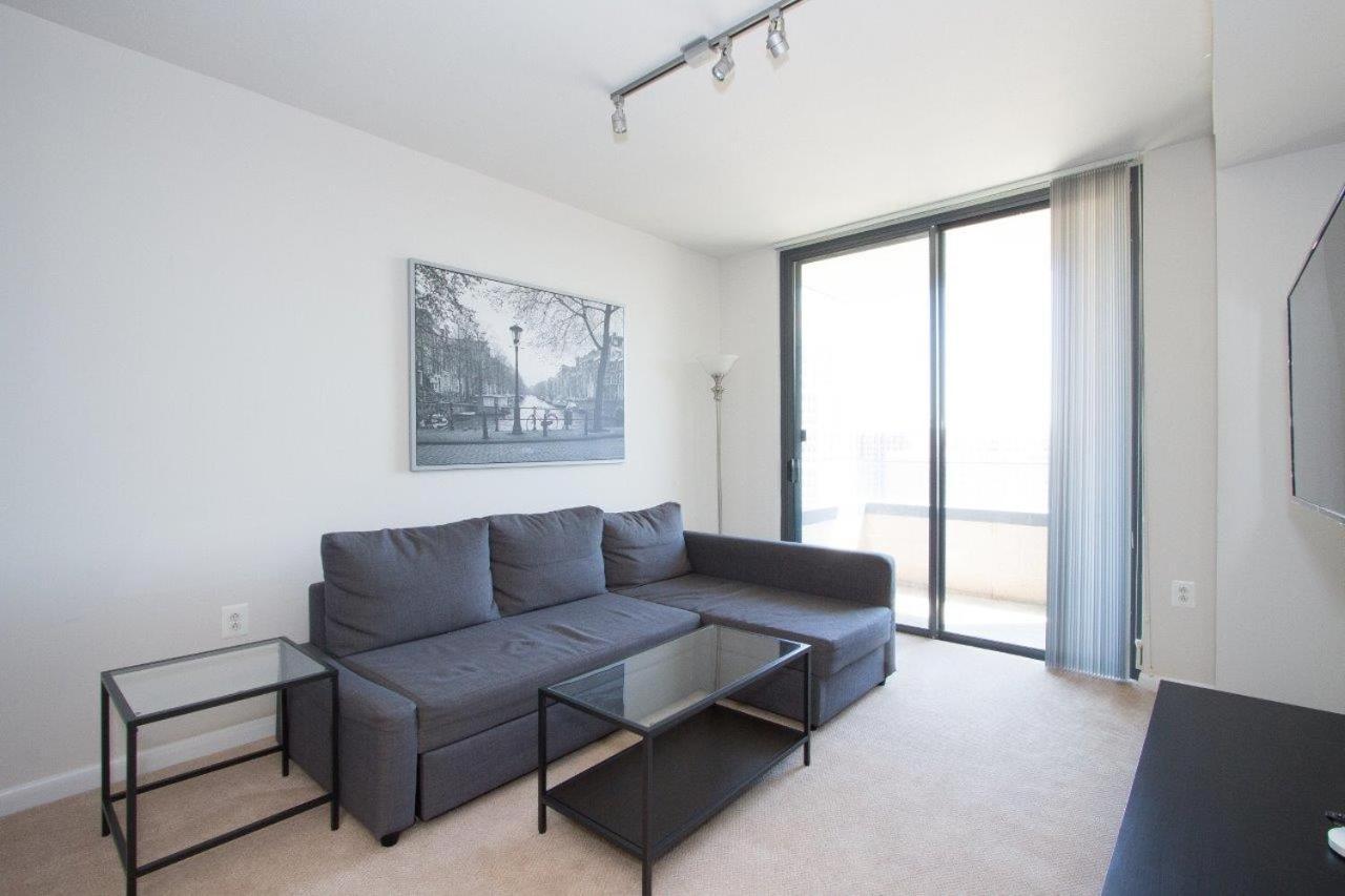 Pentagon Luxe Apartments Arlington Exteriör bild