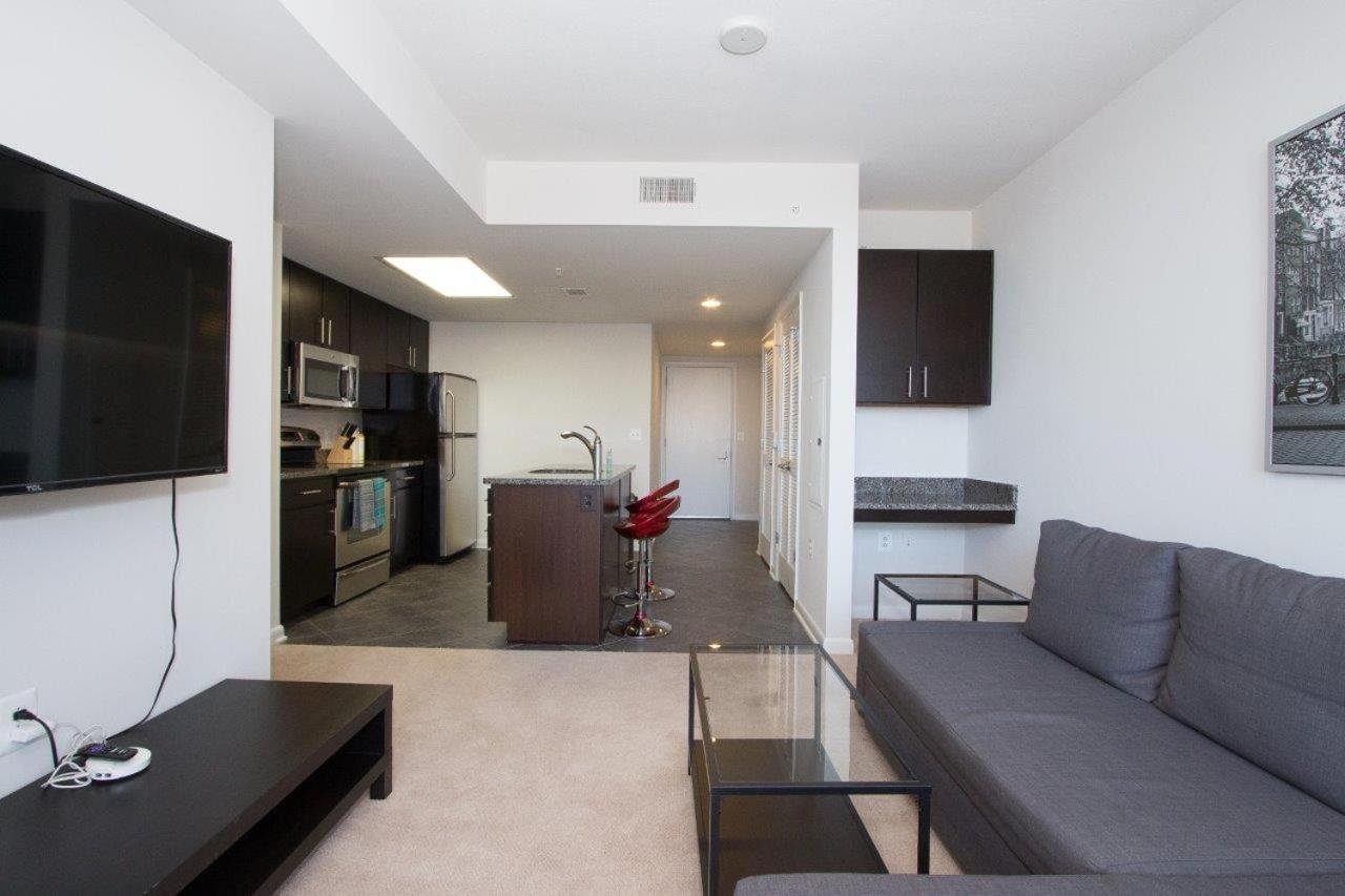 Pentagon Luxe Apartments Arlington Exteriör bild