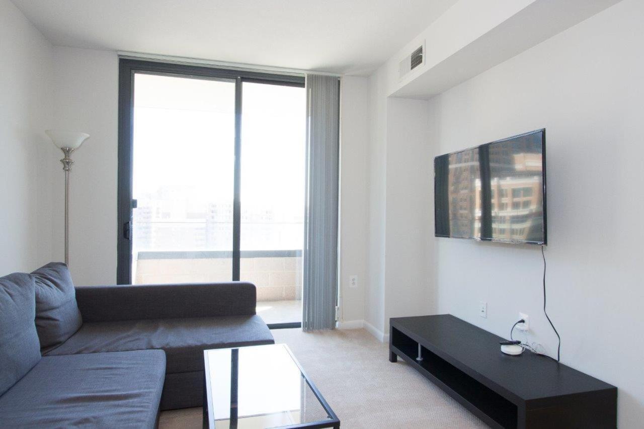 Pentagon Luxe Apartments Arlington Exteriör bild