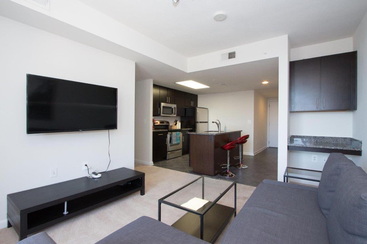 Pentagon Luxe Apartments Arlington Exteriör bild