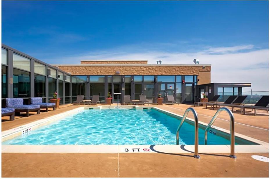 Pentagon Luxe Apartments Arlington Exteriör bild